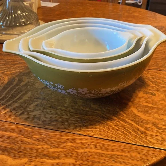 Vintage Pyrex Spring Blossom Cinderella Mixing/Nesting Bowls set of 4 - Picture 5 of 5